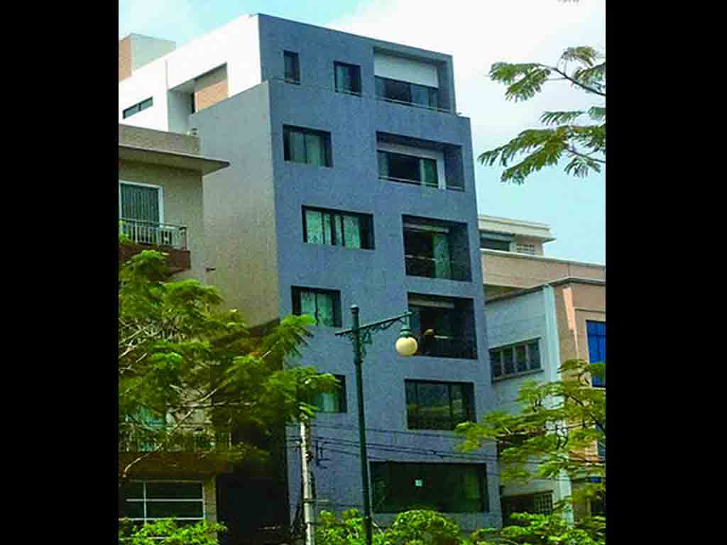 ติดตั้งอาคารที่พักอาศัย และสำนักงาน ด้วยแผ่นคอมโพสิตสีเทาเข้ม
