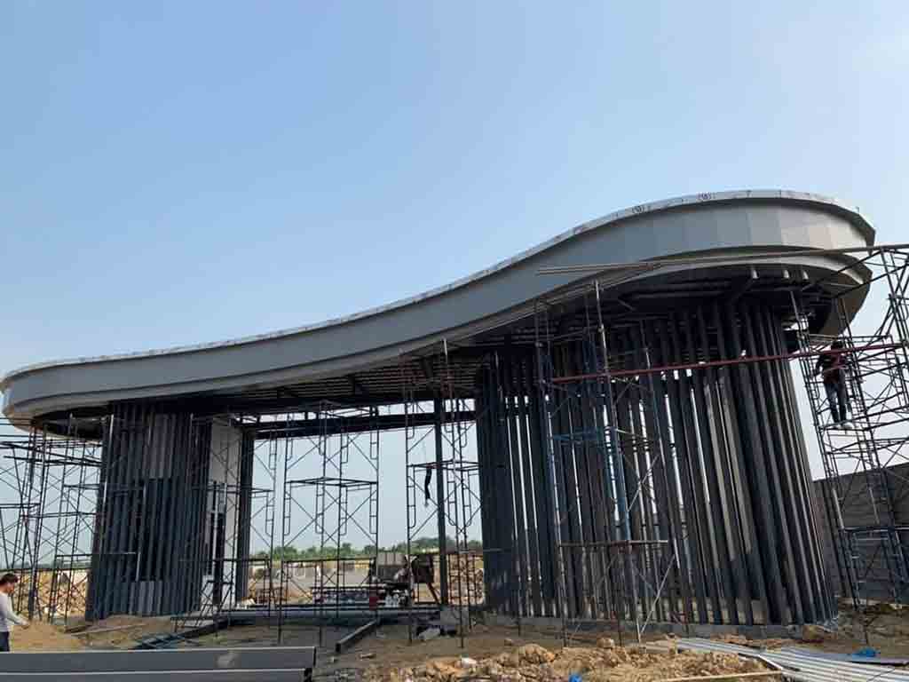 โครงการหมู่บ้านจัดสรร นำแผ่นคอมโพสิตมาใช้ในการติดตั้งซุ้มทางเข้า